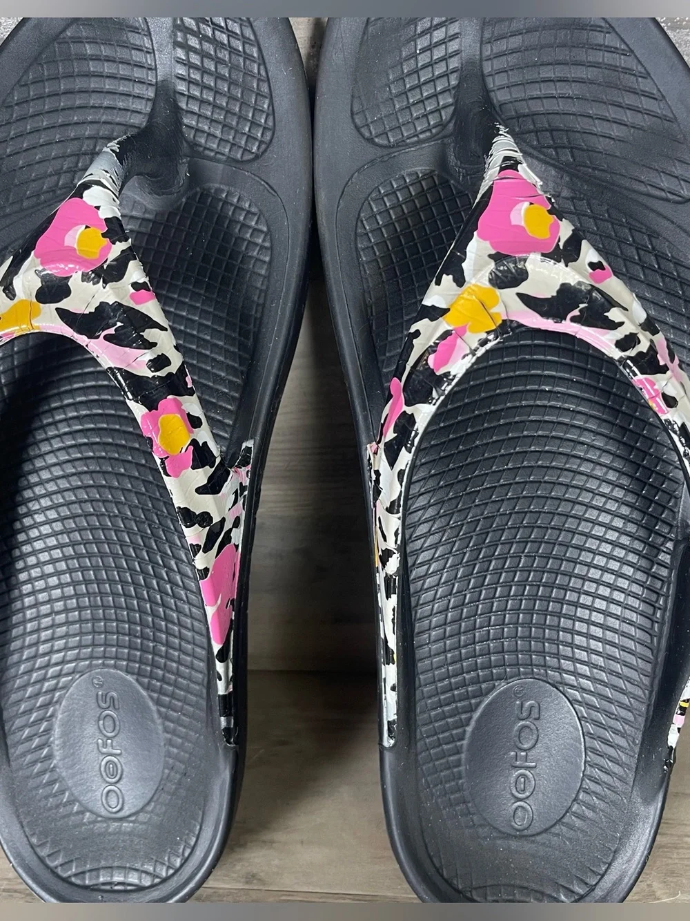 Oofos Womens 10 Floral Leopard Animal Print Thong Sandals Comfort Lightweight
